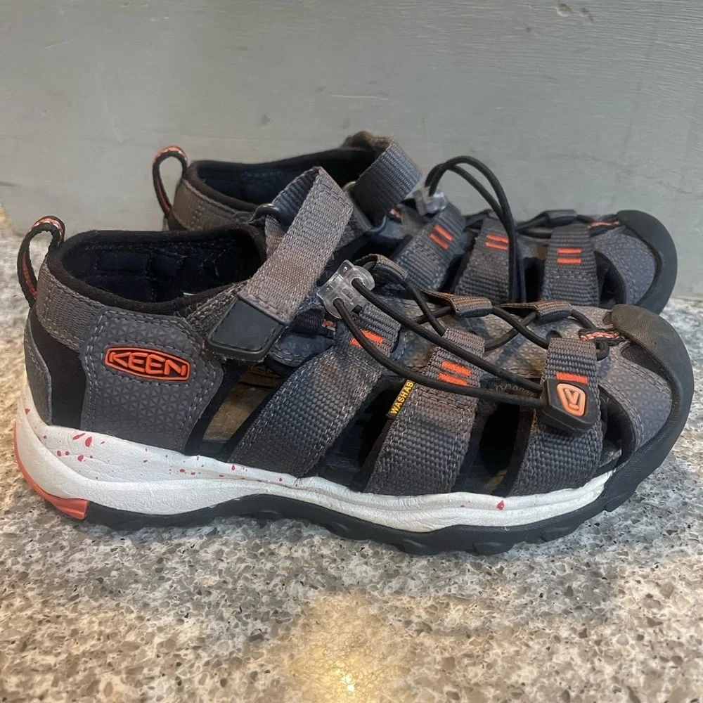 KEEN Newport Neo H2 Sandal Magnet/Spicy Orange Youth Size 13